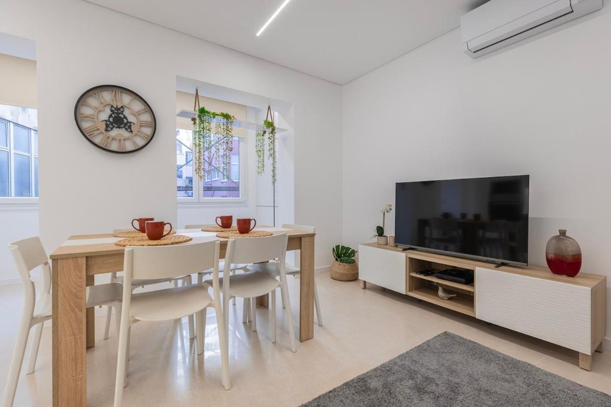 Apartment New By The Metro Lissabon