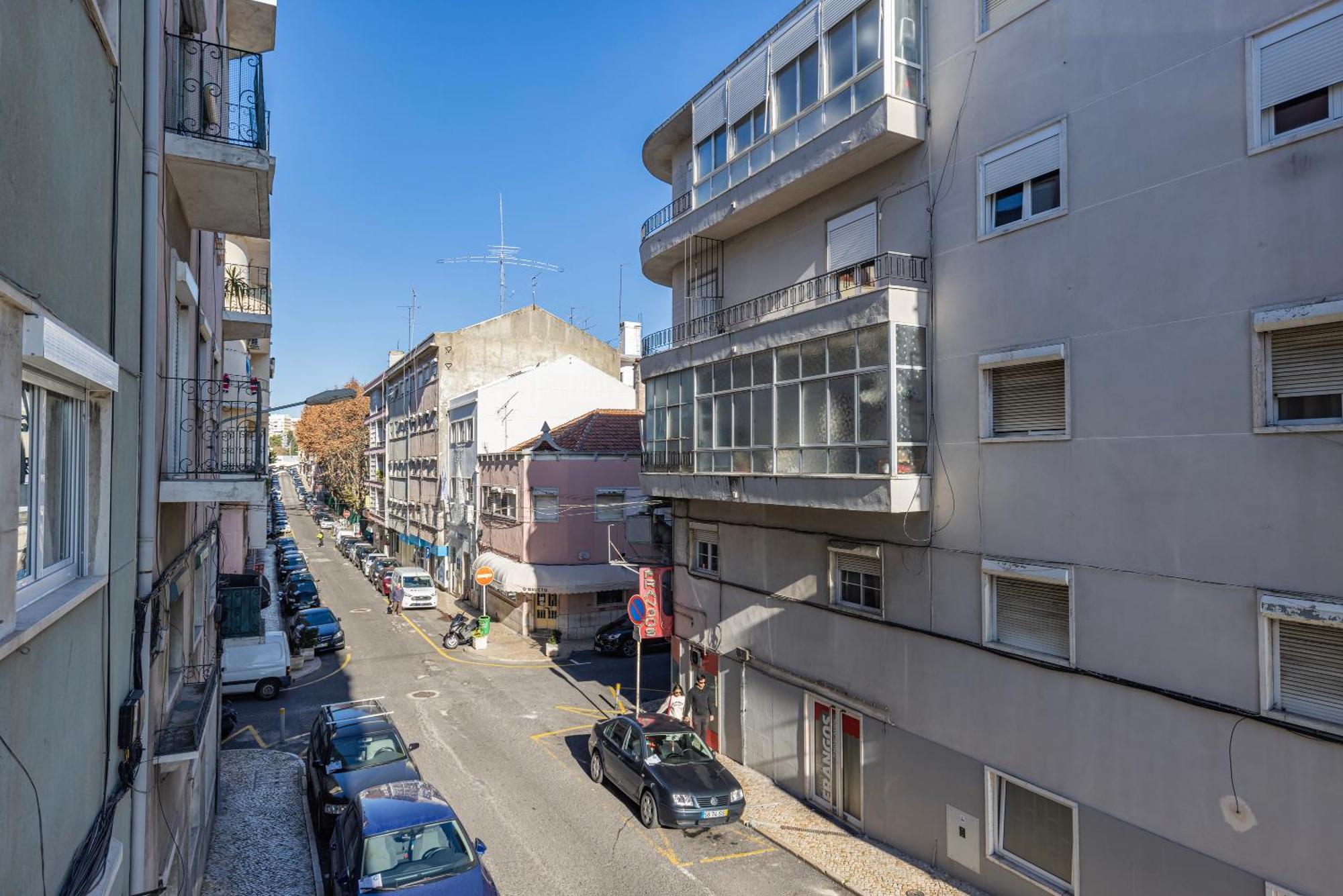 Apartment New By The Metro Lissabon