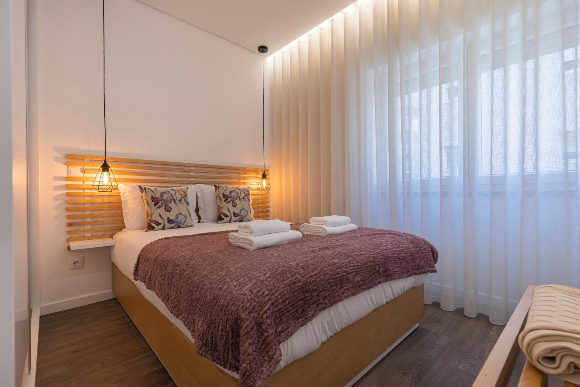 New By The Metro Apartment Lissabon